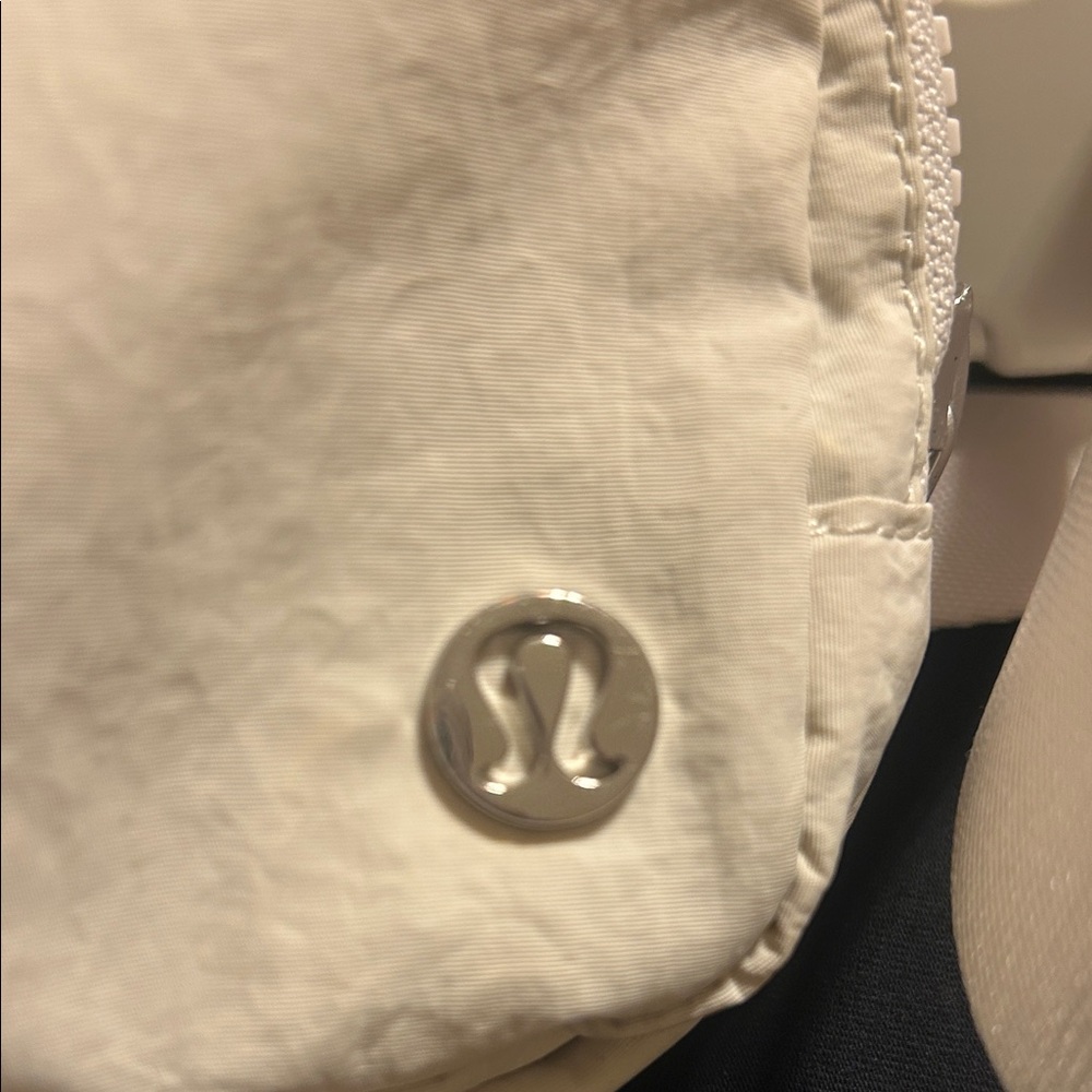 Lululemon Athletica Cream Crossbody Bag - Picture 2 of 4